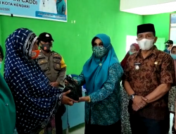 Pembagian Sembako Kendari Caddi Peduli Jum’at Berbagi