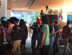 Aksi Tuntut Keadilan Korban Tambang di DPRD Sultra di Warnai Kericuhan