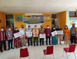 Wali Kota Kendari  Serahkan Dana Stimulan Perbaikan Rumah Tidak Layak Huni