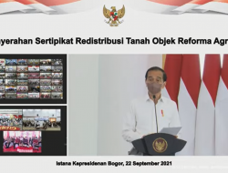 Penyerahan Sertipikat Redistribusi Tanah Objek Reforma Agraria Tahun 2021