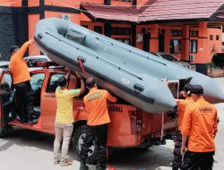 KKP Kendari Lakukan Bantuan SAR Mobil Berpenumpang yang Tenggelam di Sungai Laeya