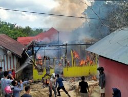 Sebuah Rumah Sekitaran BTN Latjinta Terbakar