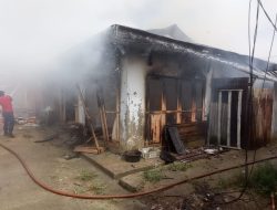 Diduga Korsleting Listrik 8 Lods Pedys Market Hangus Terbakar