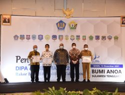 Gubernur Sultra Serahkan DIPA dan Alokasi TKDD 2022