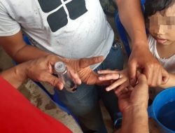 Tim Penyelamatan Dinas Pemadam Kebakaran Kendari, Lepaskan Kaitan Kunci dari Jari Bocah