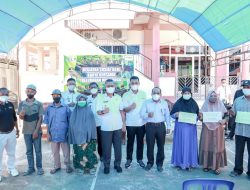 Pemkot Kendari Serahkan Dana Bergulir Bagi UMK dan Bantuan Sosial di Kelurahan Mandonga