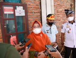 Peduli Warganya yang Kesusahan, Ketua PKK Kota Kendari Beri Bantuan di Kelurahan Bende