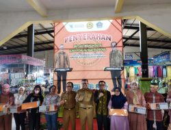 Pedagang Tradisional Kendari Terima Bantuan 200 Unit Timbangan Digital
