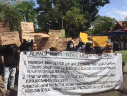 Terkait Dugaan Kasus Pelecehan Seksual, Mahasiswa Demo Tuntut Rektor UHO Berikan Sanksi Tegas ke pelaku