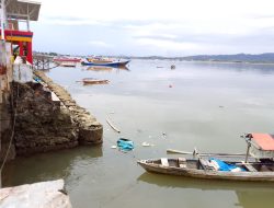 Pendangkalan di Teluk Kendari di Sebabkan Oleh Sampah