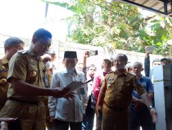 Pemkot Kendari Berikan Bantuan Sandang dan Pangan Pada Korban Kebakaran di Lorong Puao,Kecamatan Kadia