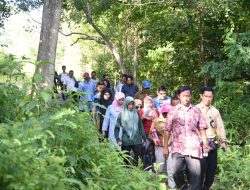 Tracking Puncak dan Hutan, PJ Walikota Kendari Melihat Langsung Kampung Wisata Kelurahan Tipulu