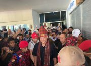Tiba di Bandara Haluoleo Kendari, Ganjar Pranowo Disambut Antusias Masyarakat