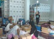 Proses Pengepakan Surat Suara Pemilu Dikebut
