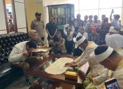 Prosesi Adat Sambut Eks Gubernur Sultra Nur Alam di Bumi Anoa