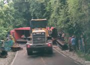 Kecelakaan Truck Di Tamborasi Mengakibatkan Kemacetan