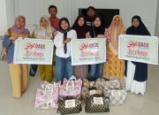 Alumni Oase 94 SMP 2 Kendari, Beri Bantuan Mukenah di Masjid Kota Kendari