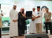 Kedutaan Besar Arab Saudi Buka Puasa dan Bagikan mushaf Al-Qur’an Kepada Ribuan Warga Kota Kendari