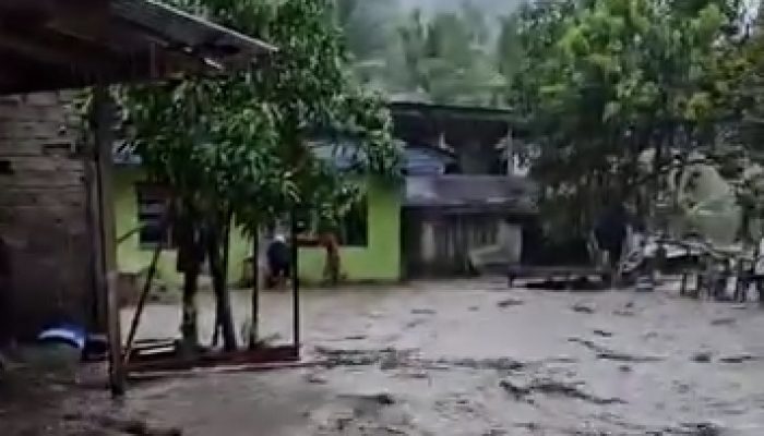 Diguyur Hujan Selama Tiga Jam, Dusun Ulukalo Desa Watuliwu Kembali Terendam Banjir