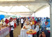 Keseruan Lomba Mosolori di Anjungan Teluk Kendari