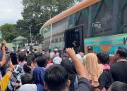 Sambutan Hangat Keluarga untuk Jemaah Haji Kota Kendari Kloter 28 