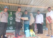 Kapolresta Kendari Berikan Paket Sembako Ke Masyarakat
