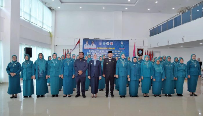 Wali Kota Lantik Pengurus TP PKK Dekranasda dan Bunda Literasi Kota Kendari Periode 2025-2030