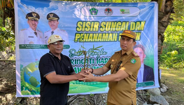 Peringati Hari Bumi, DLH Kolut Tanam 100 Pohon Bambu di Bantaran Sungai Ponggiha