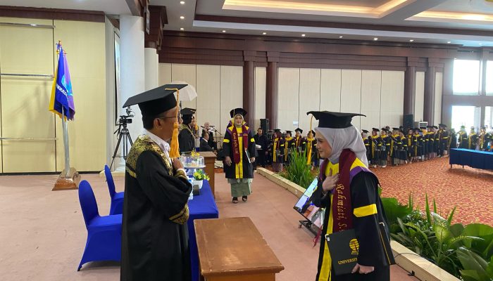 UT Kendari Wisuda 270 Mahasiswa, Dorong Alumni Berkontribusi untuk Daerah