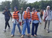 Sambangi Pantai Shaka Desa Wisata Sani Sani, Ketua PKK Sultra ; ” Saya Akan Kembali dan Hiking Puncak Padamarang “