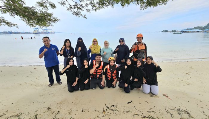 Disaprekraf Kota Apresiasi Kegiatan Evakuasi bencana /Simulasi Water Rescue di Pantai Nambo