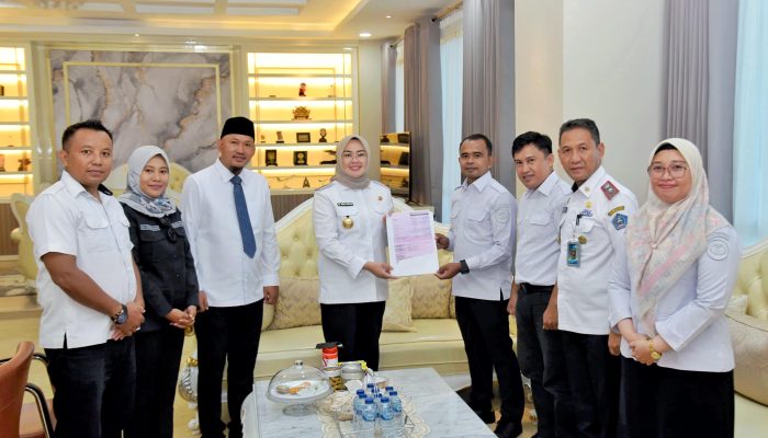 Bawaslu Kendari Kembalikan Sisa Dana Hibah Pilkada Rp100 Juta ke Pemkot