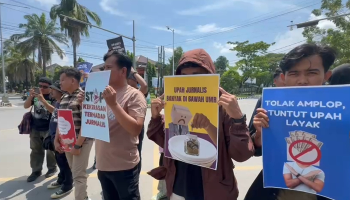 VIDEO : Hari Buruh 1 Mei 2025 Sejumlah Jurnalis Kendari Turun Kejalan