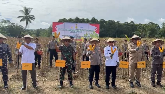 Video: Panen Raya Jagung Serentak di Konawe Selatan, Sinergi Polri dan Petani Dukung Swasembada Pangan 2025