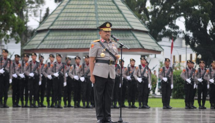 Peringati HUT Bhayangkara ke 79, Polda Sultra Gelar Upacara Ziarah di TMP Watubangga 