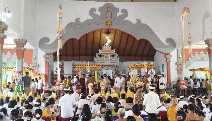 Pujawali di Pura Penataran Agung Jagadhita Kota Kendari Ditutup dengan Upacara Nyurud Ayu dan Mepandes   