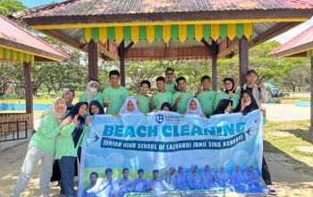 SMP Lazuardi Gelar Beach Cleaning di Pantai Nambo, Tanamkan Kepedulian Lingkungan Sejak Dini