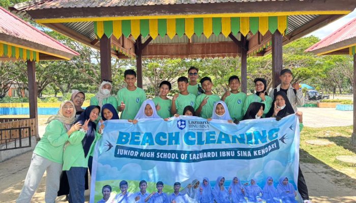SMP Lazuardi Gelar Beach Cleaning di Pantai Nambo, Tanamkan Kepedulian Lingkungan Sejak Dini