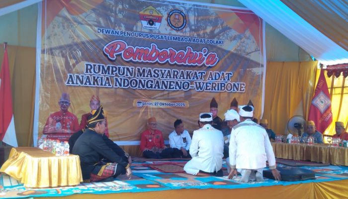 Wakil Gubernur Sultra Apresiasi Pelantikan Rumpun Masyarakat Adat Anakia Ndoganeno dan Weribone