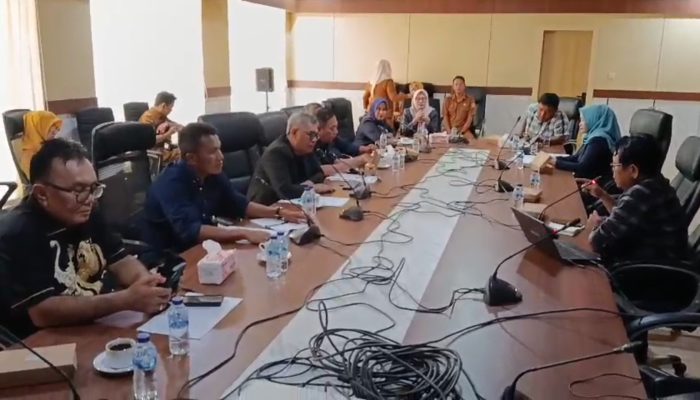 Komisi II DPRD Sultra Audiens Bersama Forum DESATA Dalam Penguatan Regulasi Pengembangan Desa Wisata