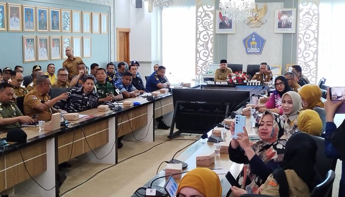 Kejar Target Tiga Hari, Pemkot Kendari Kerahkan OPD Bongkar Belasan Kapal di Papalimba