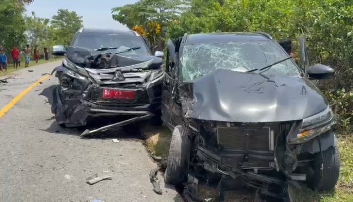 Breaking News ; Tabrakan Beruntun, Randis Kadispar dan Kepala Perpustakaan Pemrov Sultra Ringsek