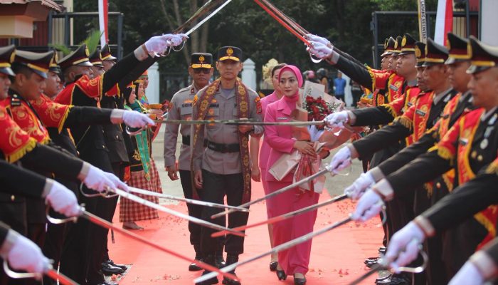 Kapolda Sultra Baru Pimpin Welcome Parade, Tekankan Soliditas dan Semangat Pengabdian Personel