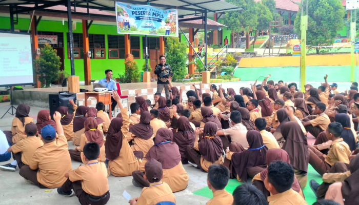 Pemkot Kendari Gencarkan Literasi Digital, Siswa SMP Diingatkan Batasi Penggunaan Media Sosial