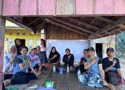 KKN-PPM UGM Latih Warga Desa Batu Jaya Konawe Selatan Membuat Pestisida Nabati dari Daun Pepaya