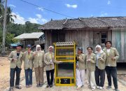 Dari Botol Bekas untuk Desa Bersih: KKN-PPM UGM Hadirkan Drop Box Plastik di Batu Jaya