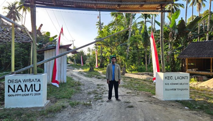 Perkuat Identitas Desa Wisata, Mahasiswa KKN UGM Bangun Gapura Bersama Warga Namu