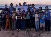 Dari Sampah Jadi Kesan, KKN-PPM UGM Ajak Anak Batu Jaya Sulap Kemasan Bekas Menjadi Pembatas Buku