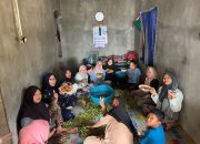 Dari Pisang yang Ditumbuk dengan Gelas, KKN UGM Kenali Kehangatan Taba-Taba Desa Namu